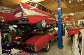 Some of the cool items in this classic car dream garage.